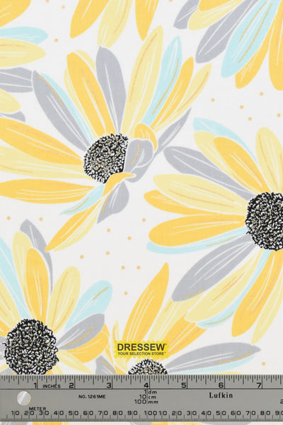 Shimmer & Shine Daisies by Kanvas Studio White